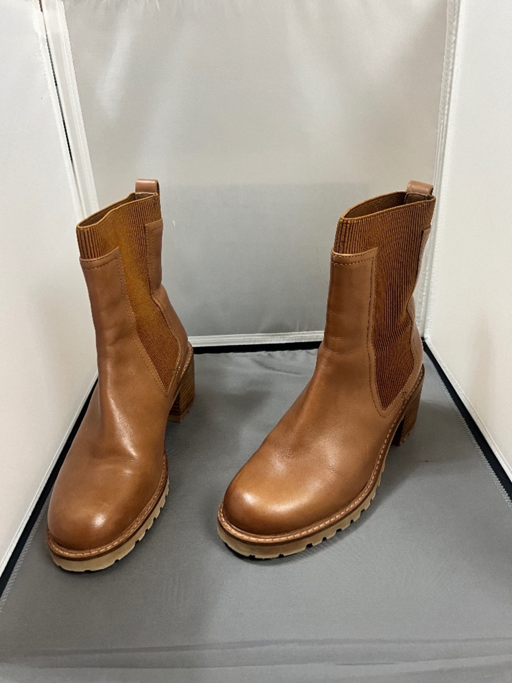 Seychelles Tan Leather Chelsea Boots Size 7.5 Lug Sole Block Heel